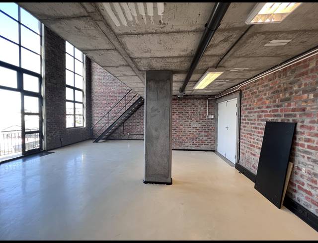 243M² OFFICE TO LET IN WOODSTOCK